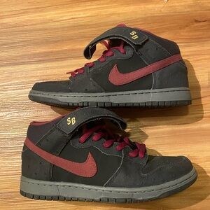 Nike Kids Black and Burgundy Sneakers